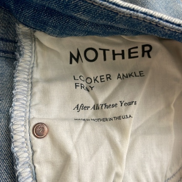 MOTHER Looker Ankle Fray Jeans in After All These Years - Picture 4 of 6